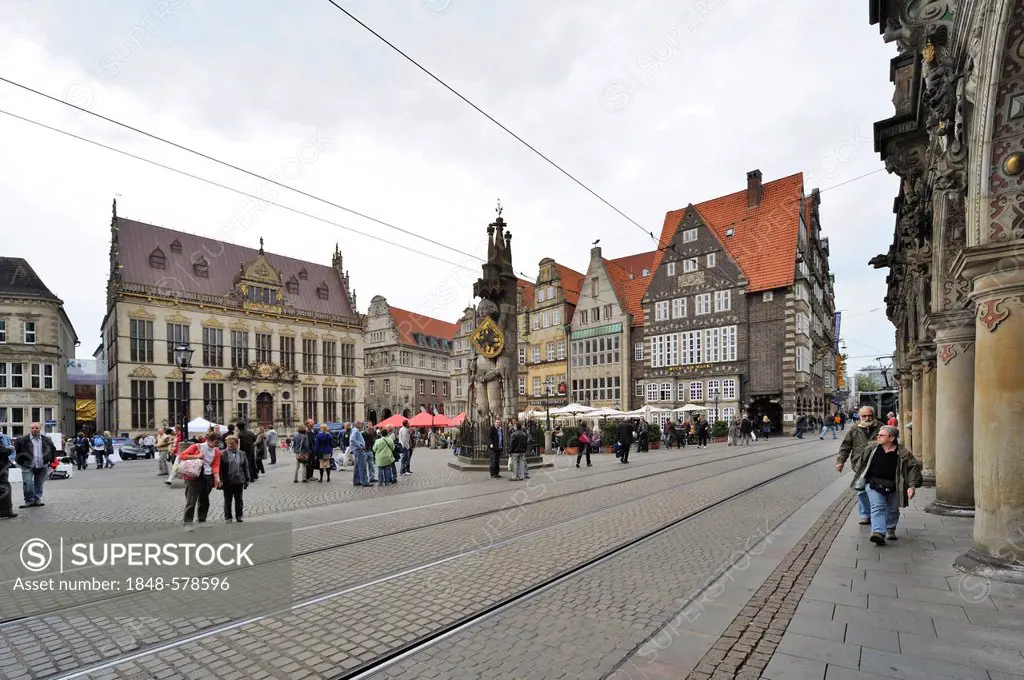 Marktplatz square with town hall, right, Bremen Roland, centre, and Deutsches Haus building, Bremen, Germany, Europe