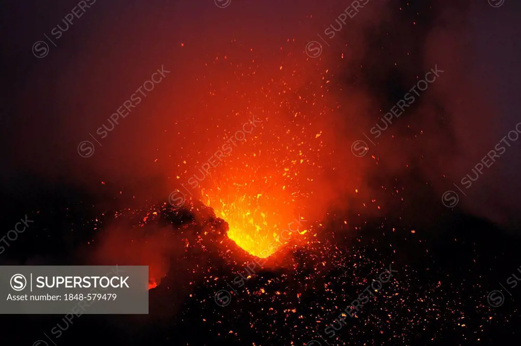 Volcano, volcanic eruption, crater of Mt Stromboli, volcanic island of Stromboli, Aeolian Islands or Lipari Islands, Sicily, Southern Italy, Italy, Eu...