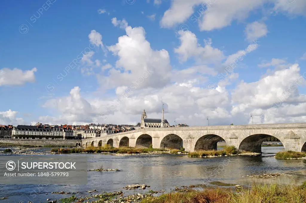 Pont Jacques Gabriel across the Loire river, Cathedrale Saint-Louis, Blois, Loir-et-Cher, Centre, France, Europe, PublicGround