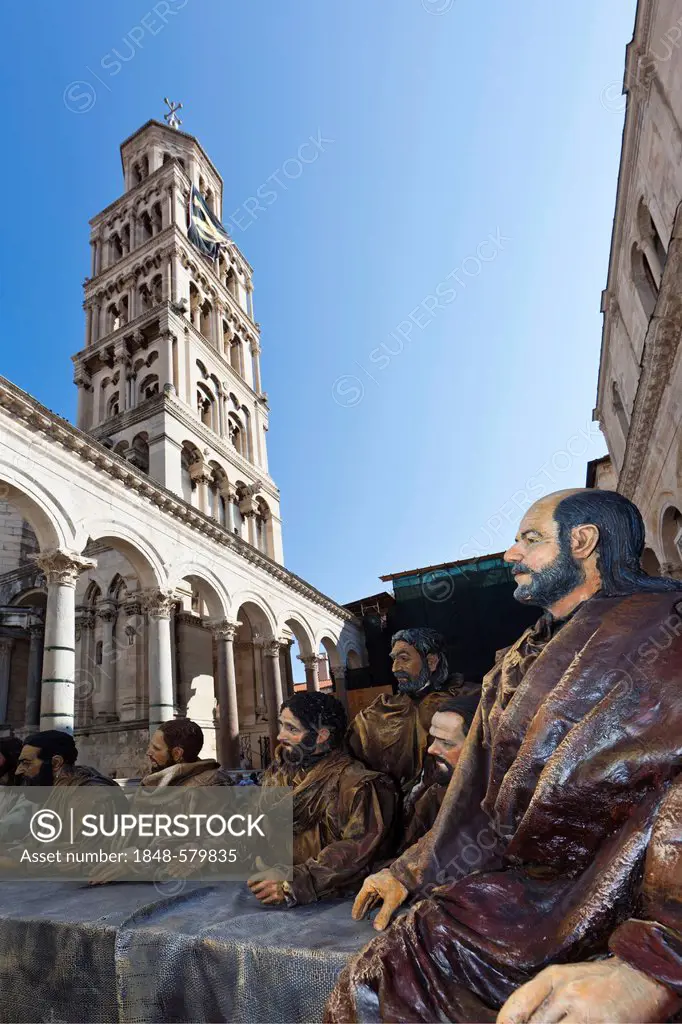 Historic town centre, Diocletian's Palace, square between Peristyle and the Cathedral, sculpture of Christ and the 12 apostles at the Last Supper, Spl...