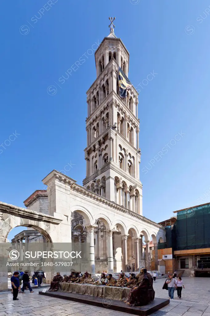 Historic town centre, Diocletian's Palace, square between Peristyle and the Cathedral, sculpture of Christ and the 12 apostles at the Last Supper, Spl...