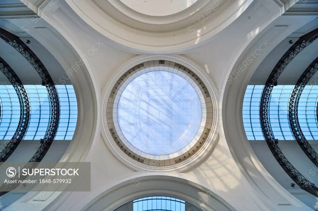 Unterm Strick, meeting point underneath the dome, Dresden's central railway station, Dresden, Saxony, Germany, Europe