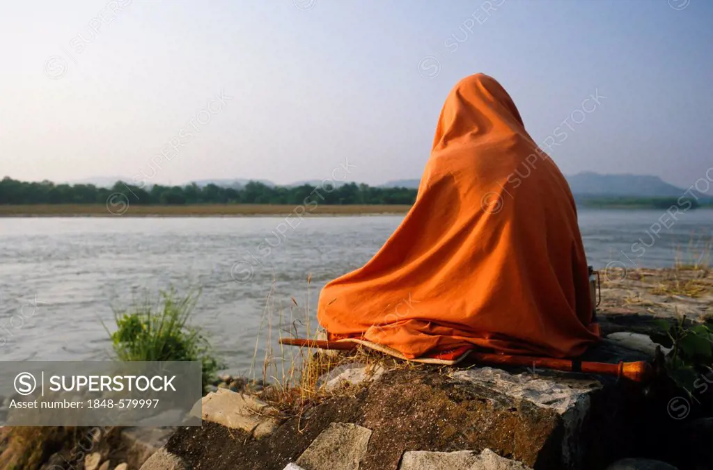Sadhu meditating on the banks of river Ganges near Haridwar, Uttarakhand, formerly Uttaranchal, India, Asia