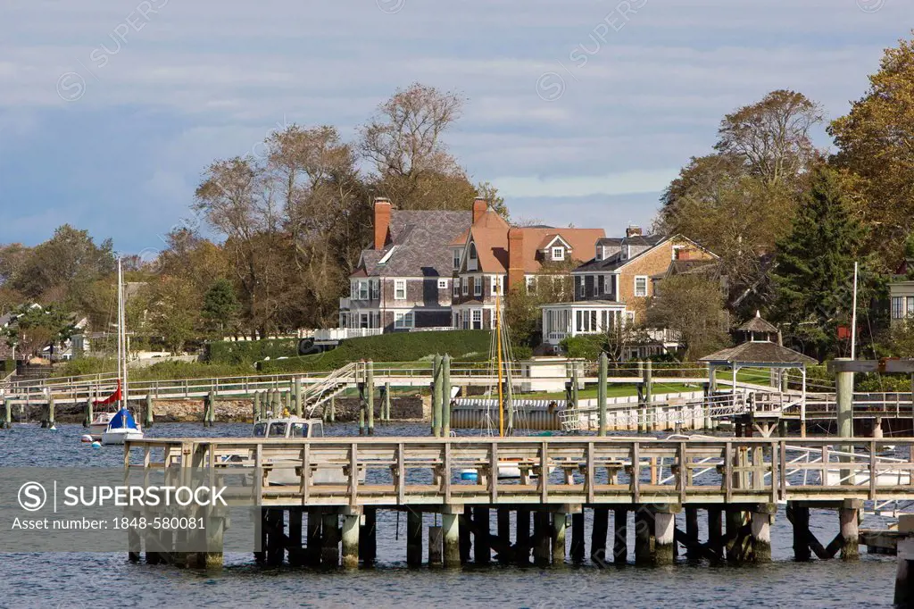 Jetty and Georgian-style houses in Newport, Rhode Island, New England, USA