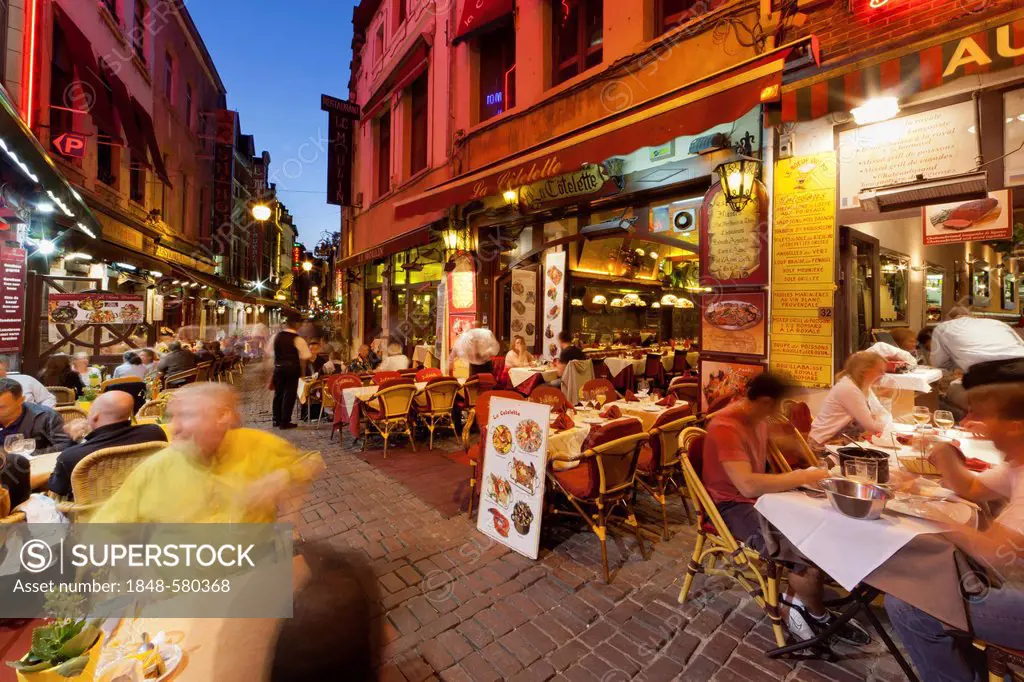 Guests sitting in street restaurants in the old town, Beenhouwersstraat, Brussels, Belgium, Europe