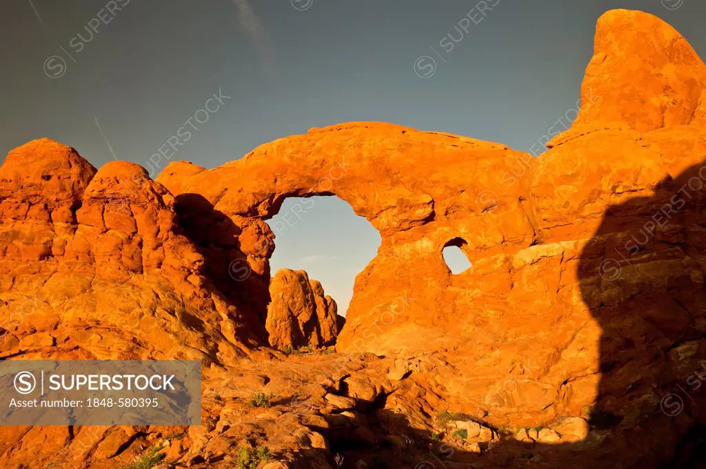 Turret Arch, natural arch, The Windows Section, Arches National Park, Utah, USA