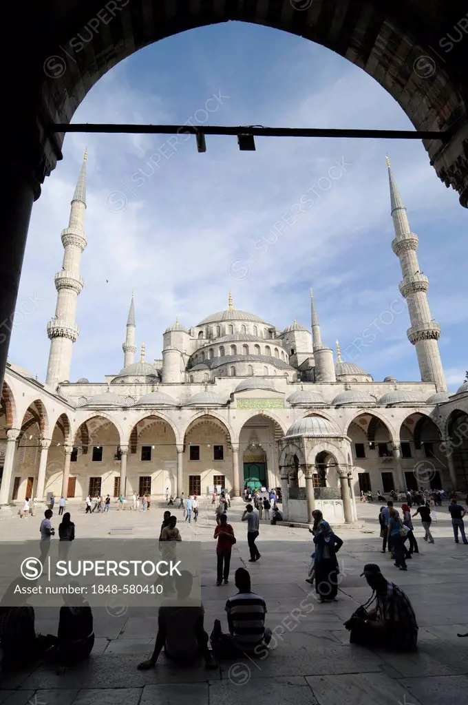 Courtyard, Sultan Ahmed Mosque or Blue Mosque, historic district of Istanbul, Turkey, Europe