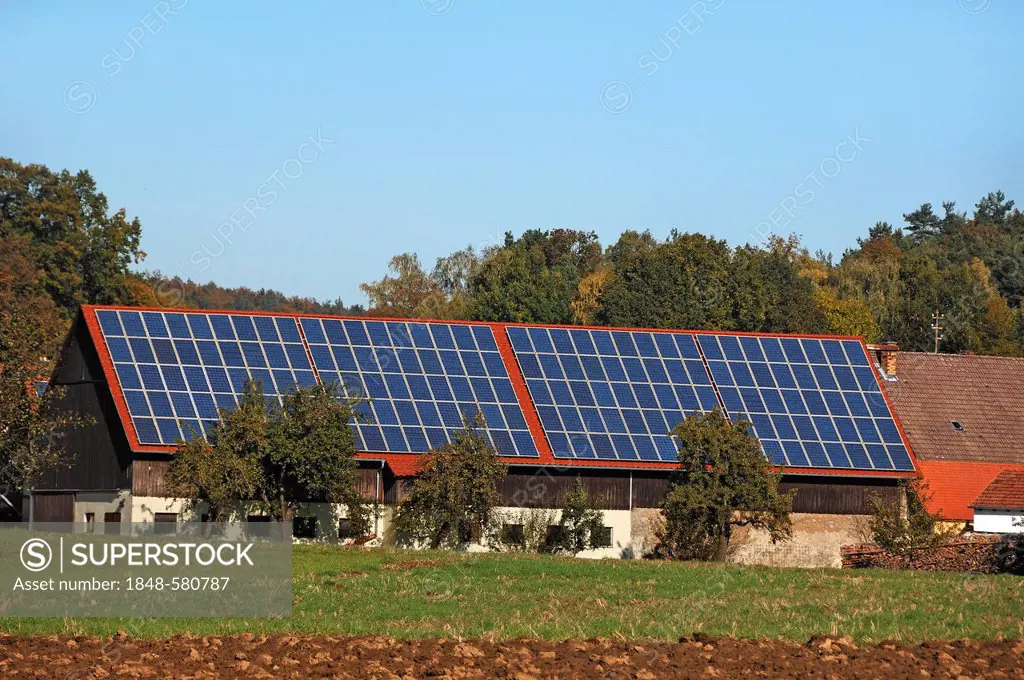 Photovoltaic system on the roof of farm buildings, Morschreuth, Upper Franconia, Bavaria, Germany, Europe