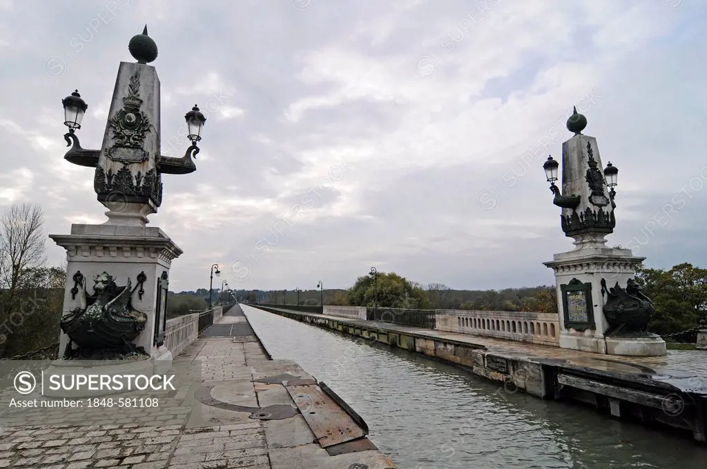Pont Canal, canal bridge across the Loire river, Briare, Loiret, Centre, France, Europe, PublicGround