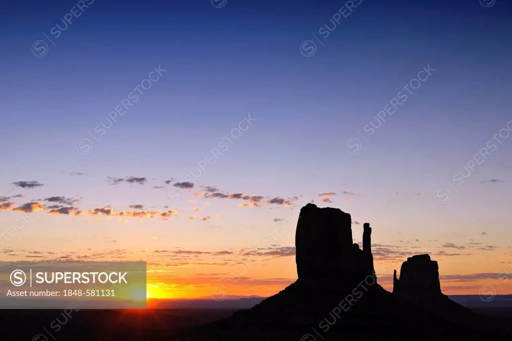 Mesas, West Mitten Butte, East Mitten Butte, dawn, sunrise, Monument Valley, Navajo Tribal Park, Navajo Nation Reservation, Arizona, Utah, United Stat...