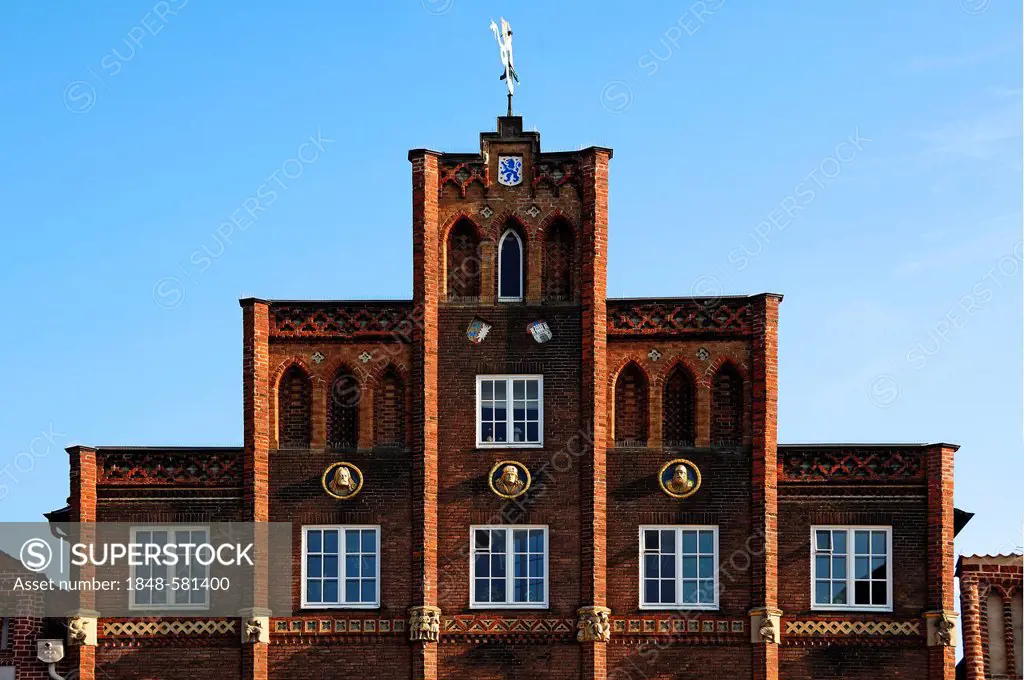 Old brick gables with weathervane and gilded sculptures, built in 1560 as residence for the patrician Toebing, Am Sande, Lueneburg, Germany, Europe
