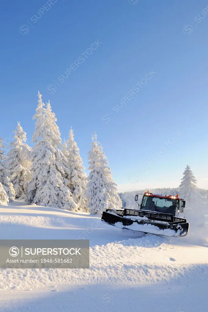 Snow groomer, Feldberg mountain, southern Black Forest, Black Forest, Baden-Wuerttemberg, Germany, Europe