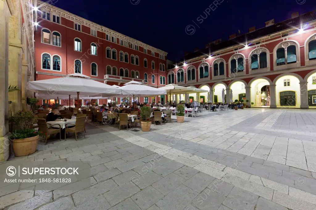 Bellevue Hotel, with arcades and restaurants, Bana Josipa Jelacica square, Split, central Dalmatia, Adriatic coast, Croatia, Europe, PublicGround