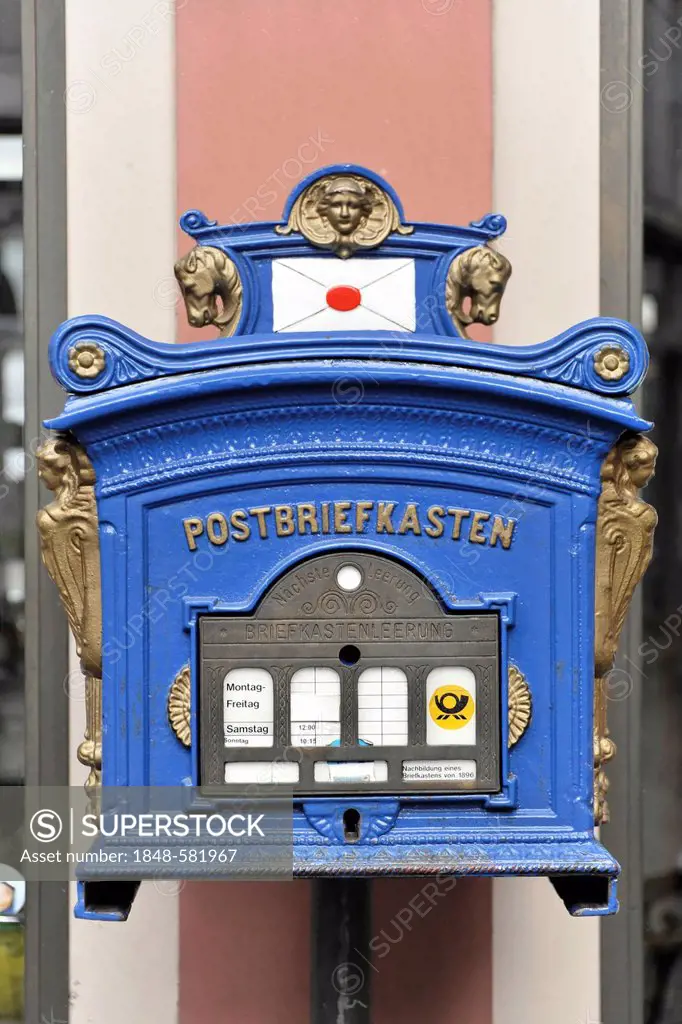 Historic mailbox, Marktplatz square, Bernkastel, Bernkastel-Kues, Moselle region, Rhineland-Palatinate, Germany, Europe