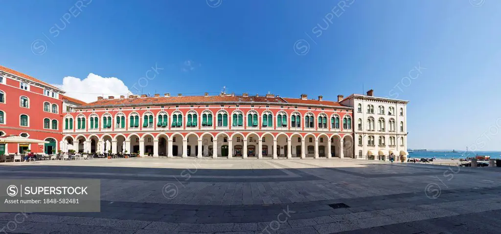 Hotel Bellevue, arcades, Trg Republike, Square of the Republic, Split, Central Dalmatia, Dalmatia, Adriatic coast, Croatia, Europe, PublicGround