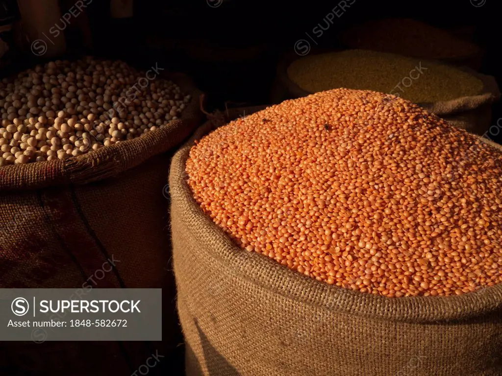 Pulses for Dal at the spice wholesale market in Old Delhi, Delhi, India, Asia