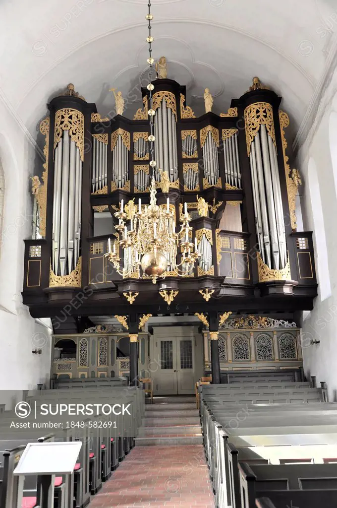 Nave with organ, St. Cosmae et Damiani, Church of Saints Cosmas and Damian, construction began mid-13th Century, Hanseatic town of Stade, Lower Saxony...