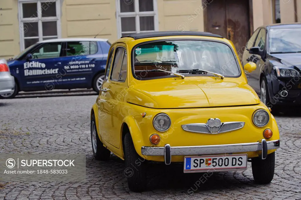 Fiat 500, classic car, Krems, Wachau valley, Lower Austria, Austria, Europe