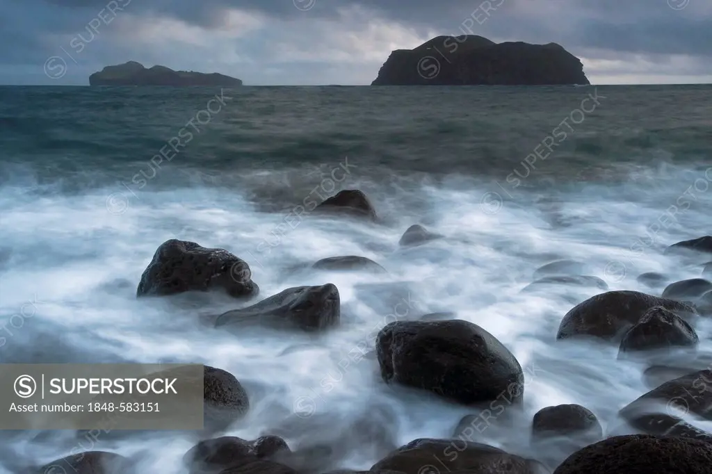 Wild surf on the Westman Islands, south Iceland, Iceland, Europe