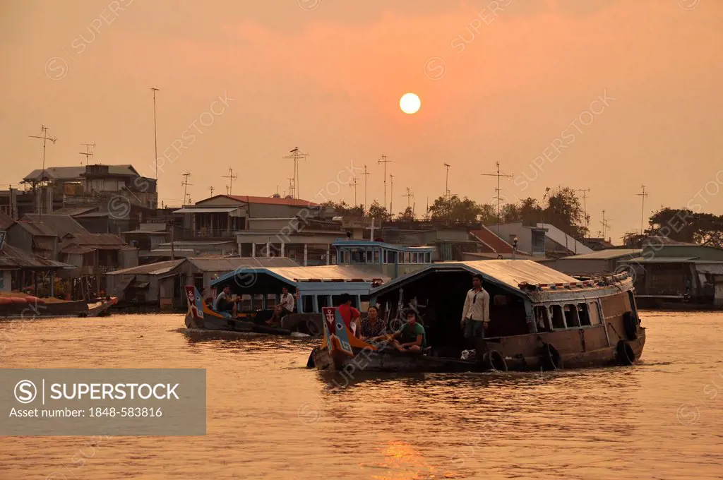 Sunrise over the Mekong River, Chau Doc, Mekong Delta, Vietnam, Southeast Asia, Asia