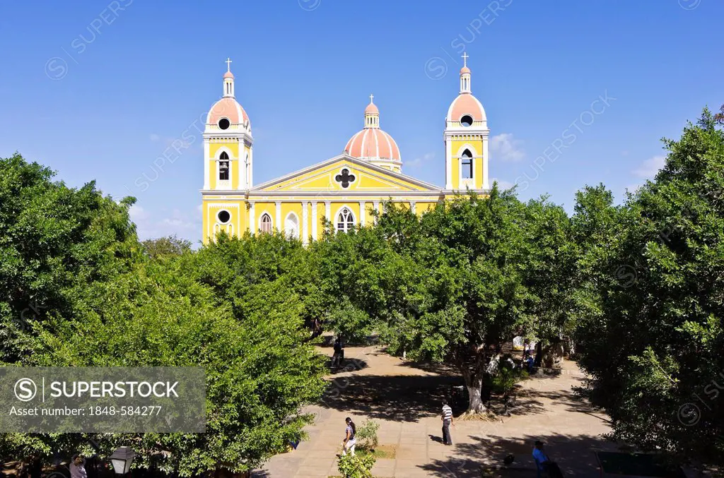 Cathedral of Granada with the Central Park at front, Granada, Nicaragua, Central America