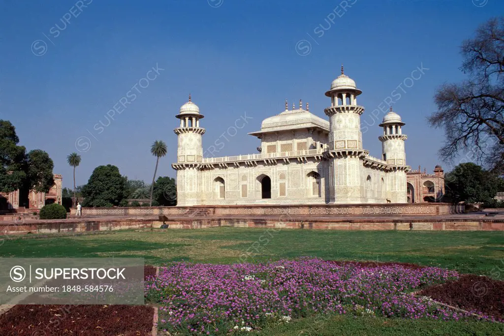 Itmad-ud-Daula's Tomb, Agra, Uttar Pradesh, India, Asia