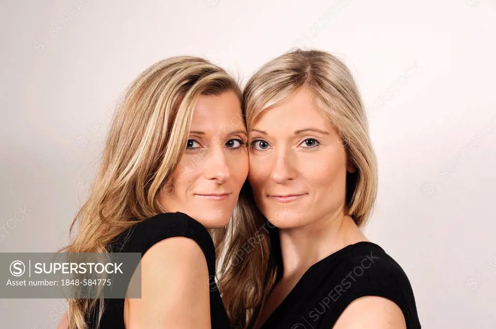 Twin sisters, portrait