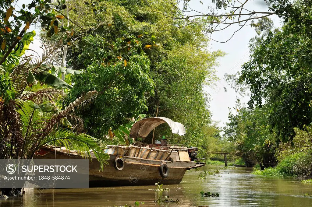 Branch of the river in the Mekong Delta, traditional boat, Can Tho, Mekong Delta, Vietnam, Southeast Asia, Asia