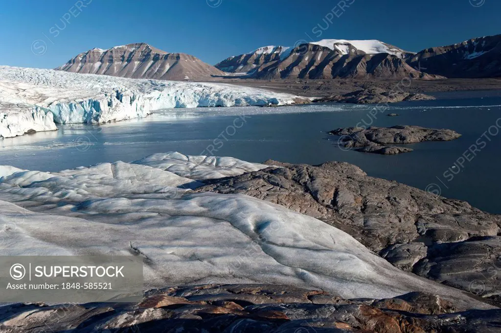 Nordenskioeldbreen Glacier with mountains and glaciers at back, Billefjord, Spitsbergen, Svalbard, Norway, Scandinavia, Europe