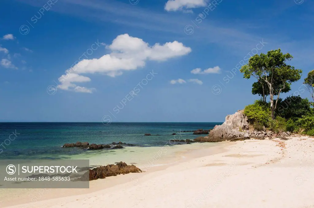 Sandy beach, Golden Pearl Beach, Ko Jum or Koh Pu island, Krabi, Thailand, Southeast Asia