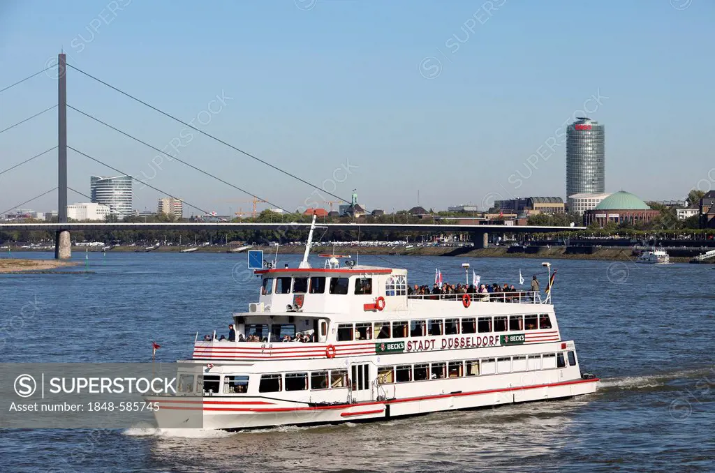 Excursion boat, Rhine ships, Rhine river banks, old town, Duesseldorf, North Rhine-Westphalia, Germany, Europe