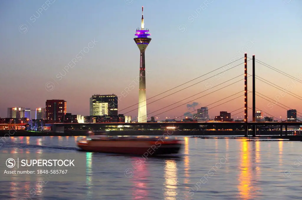 Evening scenery on the Rhine, Rheinturm tv tower, Rheinkniebruecke bridge, Duesseldorf, Rhineland, North Rhine-Westphalia, Germany, Europe
