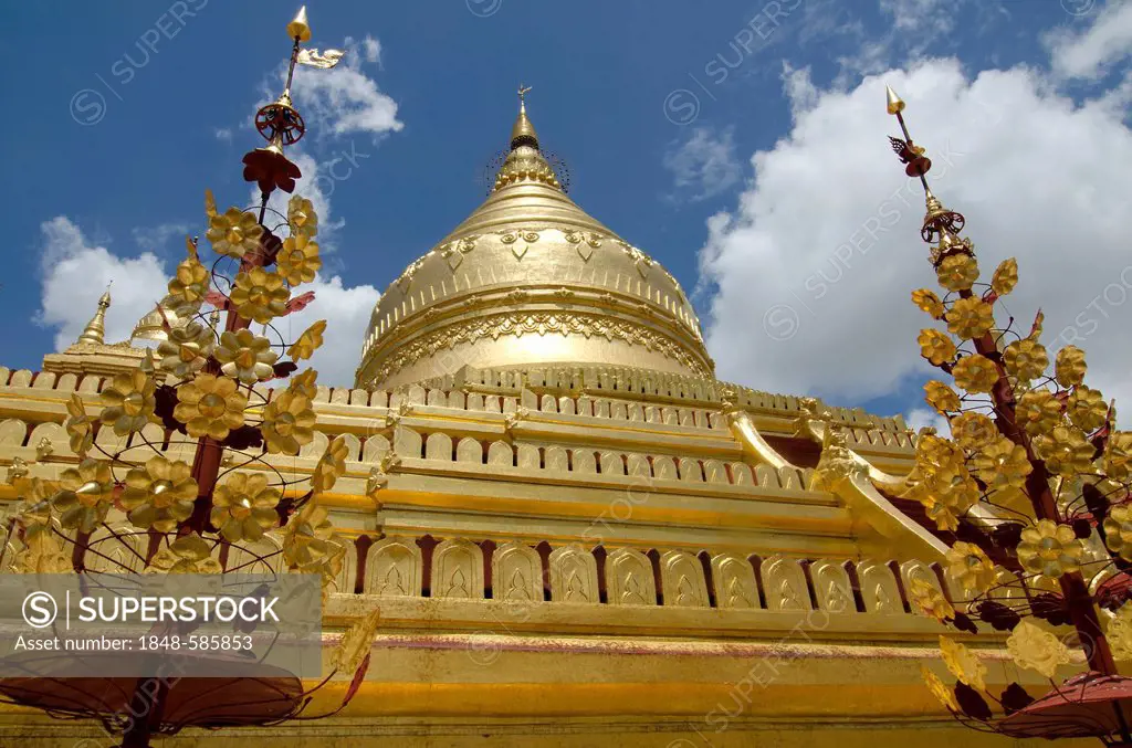 Golden Shwezigon Paya Pagoda, Bagan, Myanmar, Burma, Southeast Asia, Asia