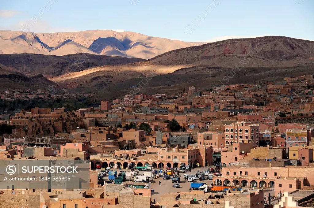 Boumalne Dadès, town along the Road of the Kasbahs, Atlas Mountains, southern Morocco, Morocco, Maghreb, North Africa, Africa