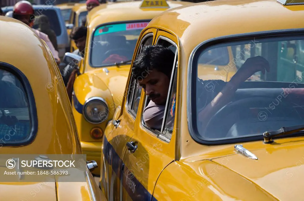Traffic jam during rush hour, in Kolkata, West Bengal, India, Asia