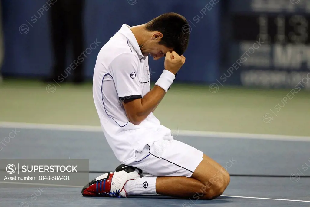 Men's final, Novak Djokovic, SRB, kneeling, ITF Grand Slam tennis tournament, U.S. Open 2011, USTA Billie Jean King National Tennis Center, Flushing M...