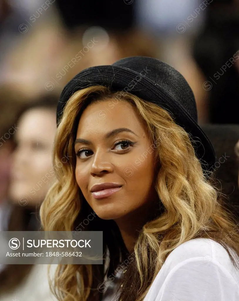 Pop star Beyonce as a spectator in the stands at the men's finals, portrait, ITF Grand Slam tennis tournament, U.S. Open 2011, USTA Billie Jean King N...
