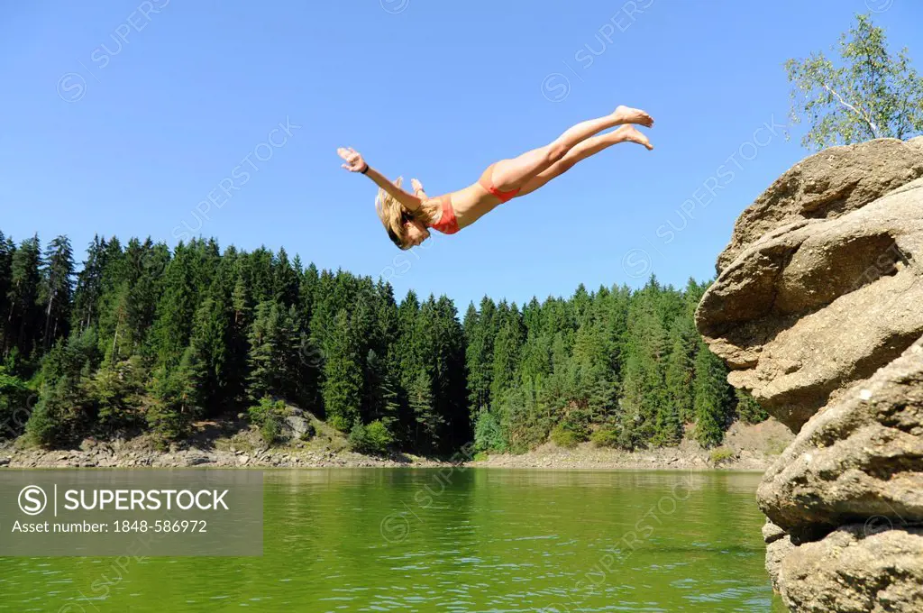 Young girl, 12 years, diving off a rock, Kamp, Ottenstein reservoir, Rastenfeld, Lower Austria, Austria, Europe