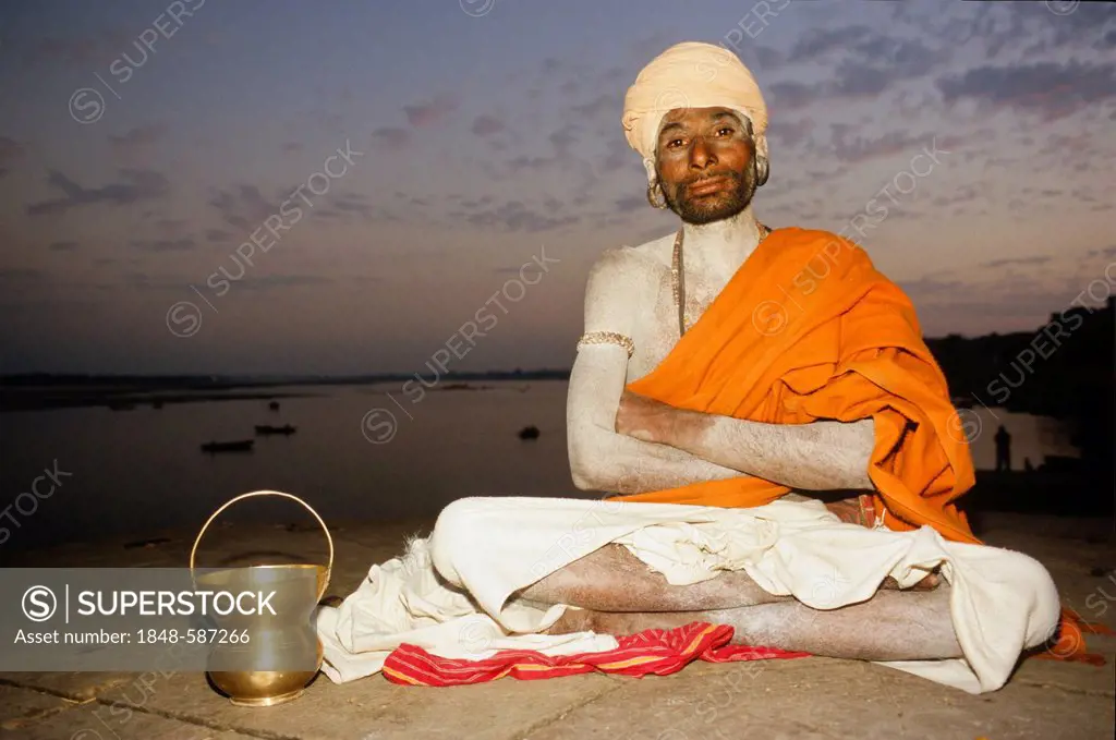 Shiva sadhu sitting at the ghats of Varanasi, Uttar Pradesh, India, Asia