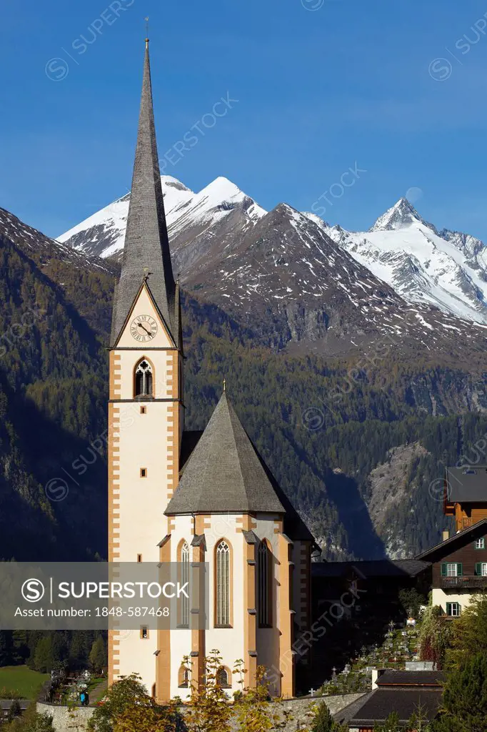 Heiligenblut, parish church and Mt Grossglockner, Carinthia, Austria, Europe