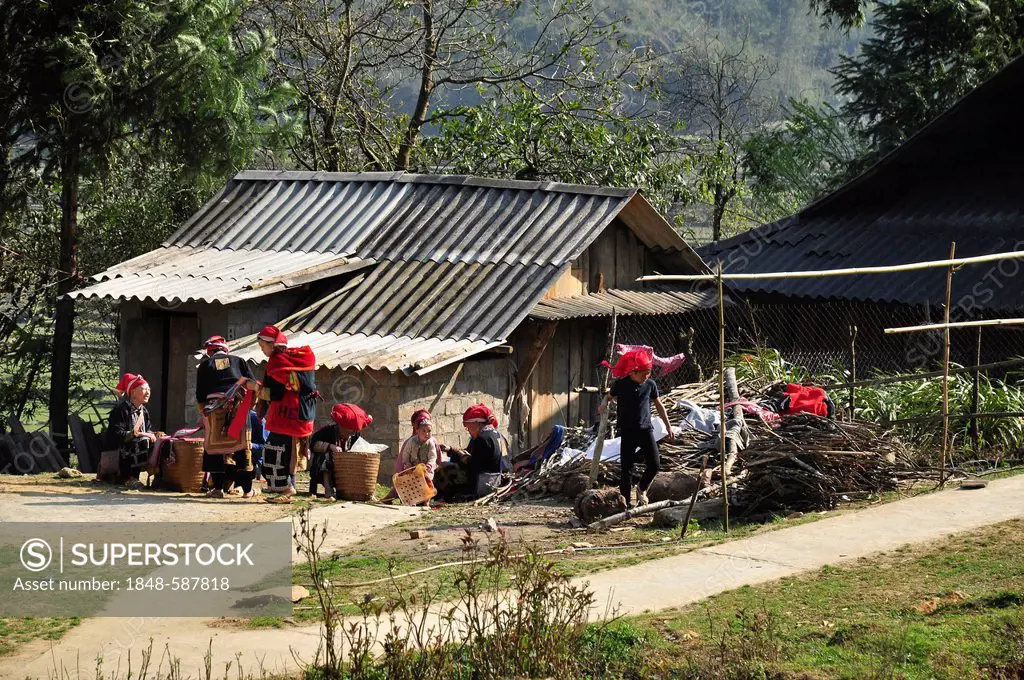Members of the Red Dao ethnic minority in a rural village near Sa Pa, Northern Vietnam, Vietnam, Southeast Asia, Asia