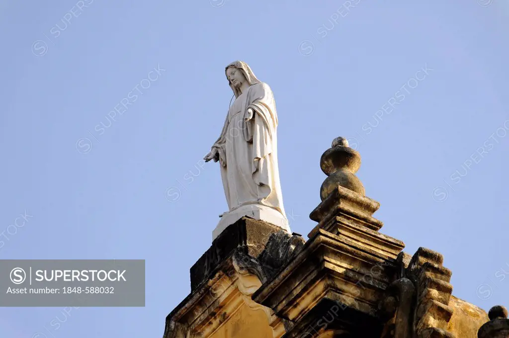 Church figure on the roof of the Church of La Recoleccion, built in 1786, Leon, Nicaragua, Central America