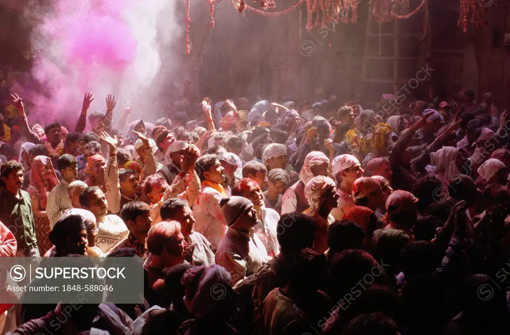 Visitors at Bihari Temple during Holi festival, Vrindaban, Uttar Pradesh, India, Asia