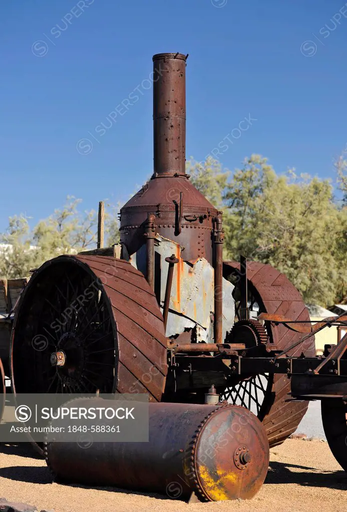 Old Dinah, historic steam tractor for the transport of Borax, Borax Museum, Furnace Creek Ranch Resort Oasis, Death Valley National Park, Mojave Deser...