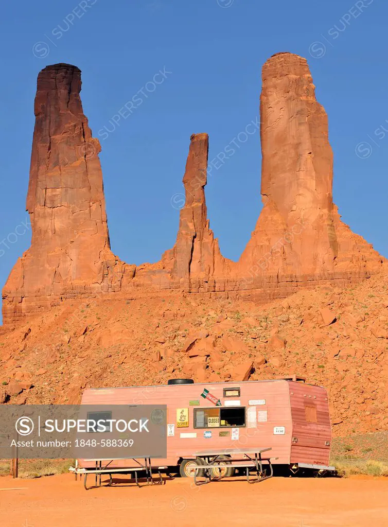 Caravan for the sale of Navajo souvenirs, Three Sisters Pinnacles, rock formation in Monument Valley, Navajo Tribal Park, Navajo Nation Reservation, A...