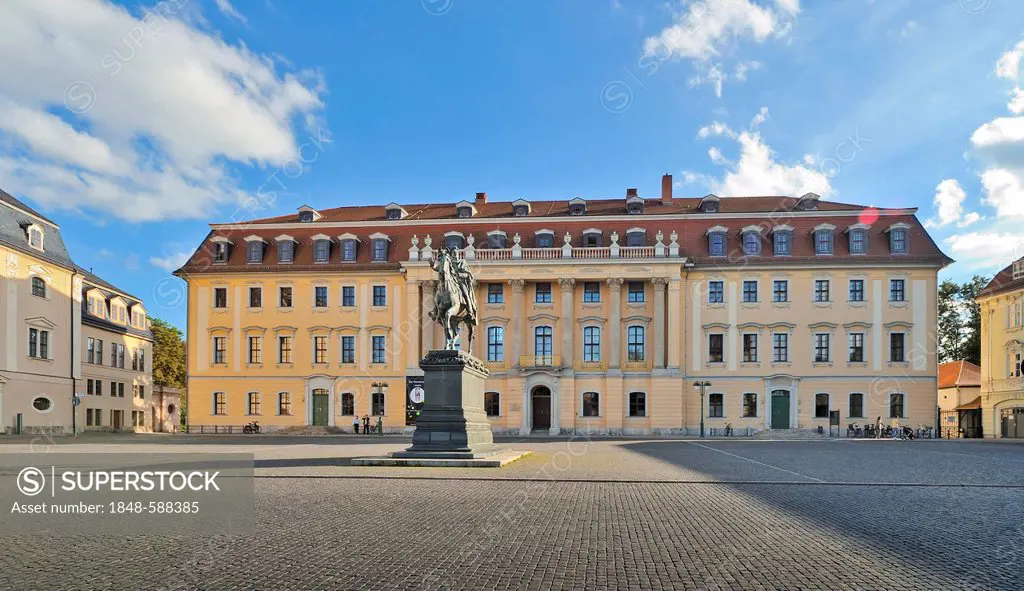 Herzogin-Anna-Amalia-Bibliothek, Duchess Anna Amalia Library, Hochschule fuer Musik Franz Liszt School of Music and a sculpture of Grand Duke Carl Aug...