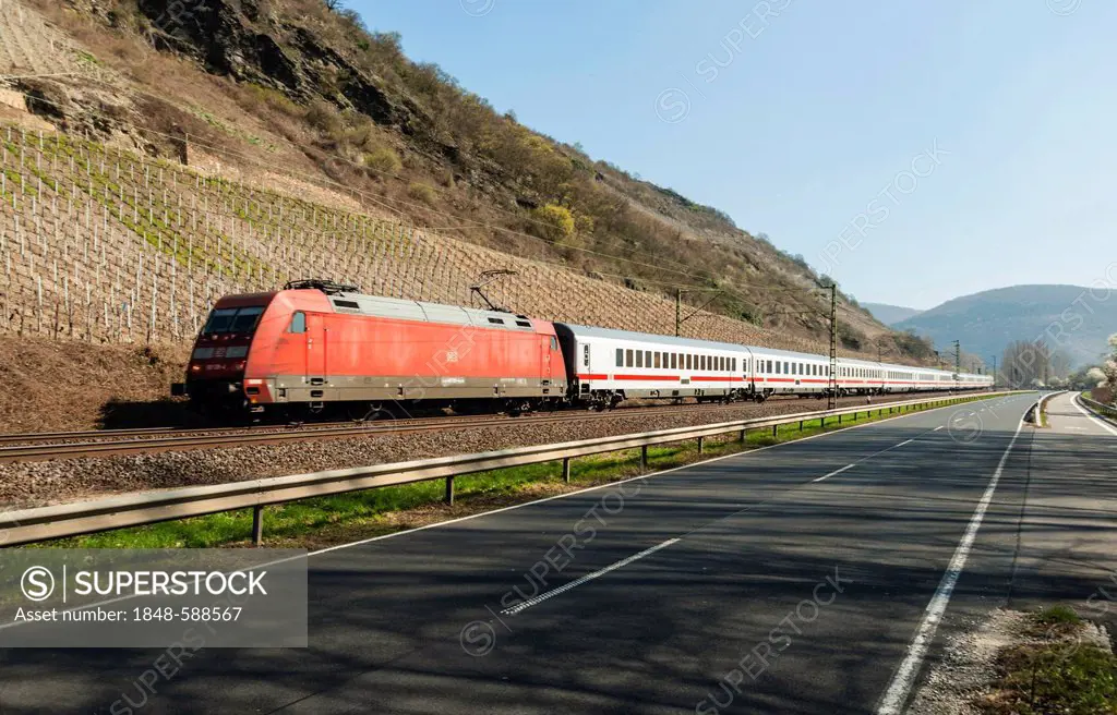 Intercity train near Boppard, Upper Middle Rhine Valley, UNESCO World Heritage Site, Rhineland-Palatinate, Germany, Europe