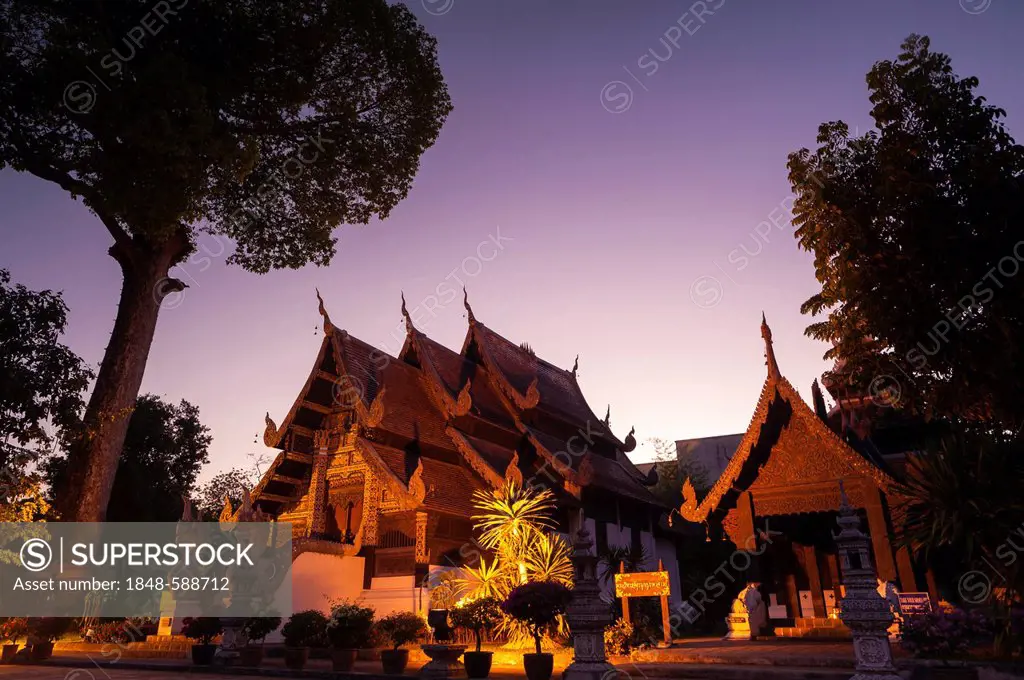 Vihara, Wat Chedi Luang, night scene, Chiang Mai, Northern Thailand, Thailand, Asia