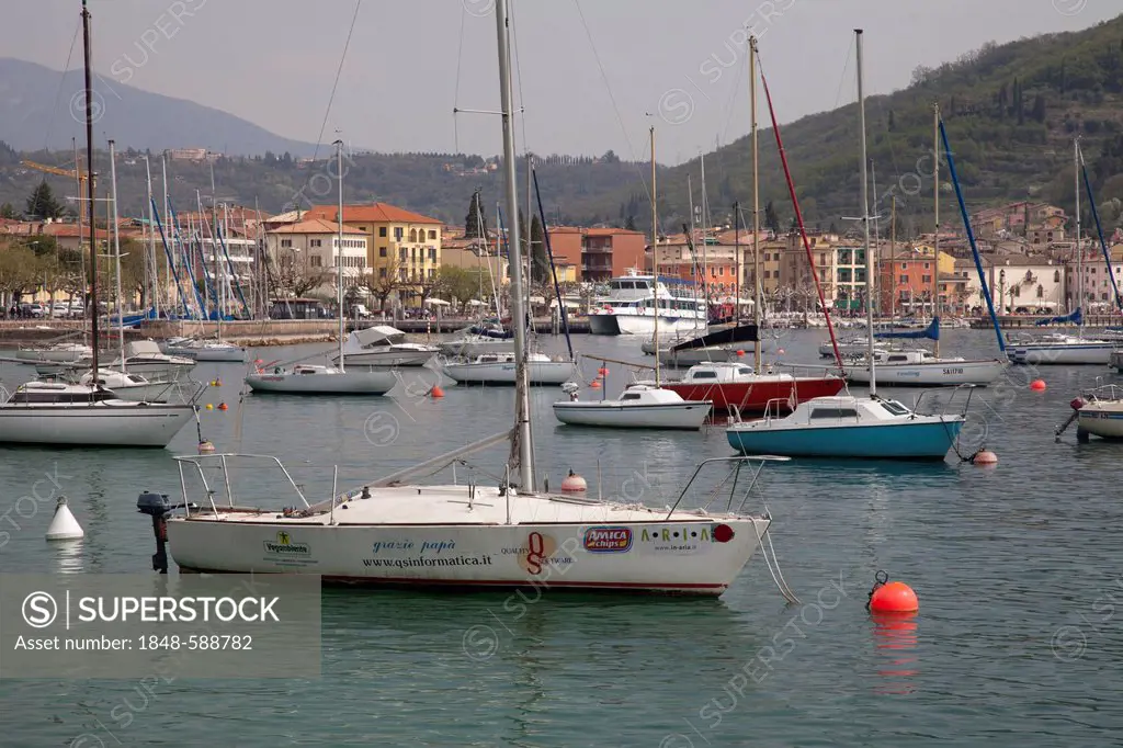 Boats in the harbour of Garda, Lake Garda, Lago di Garda, Veneto, Italy, Europe, PublicGround