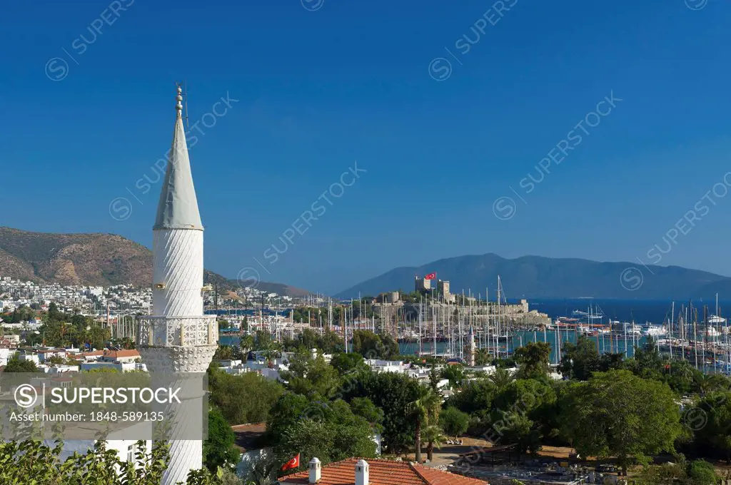 View of the historic town, harbour and St Peter's castle in Bodrum, Turkish Aegean Coast, Turkey